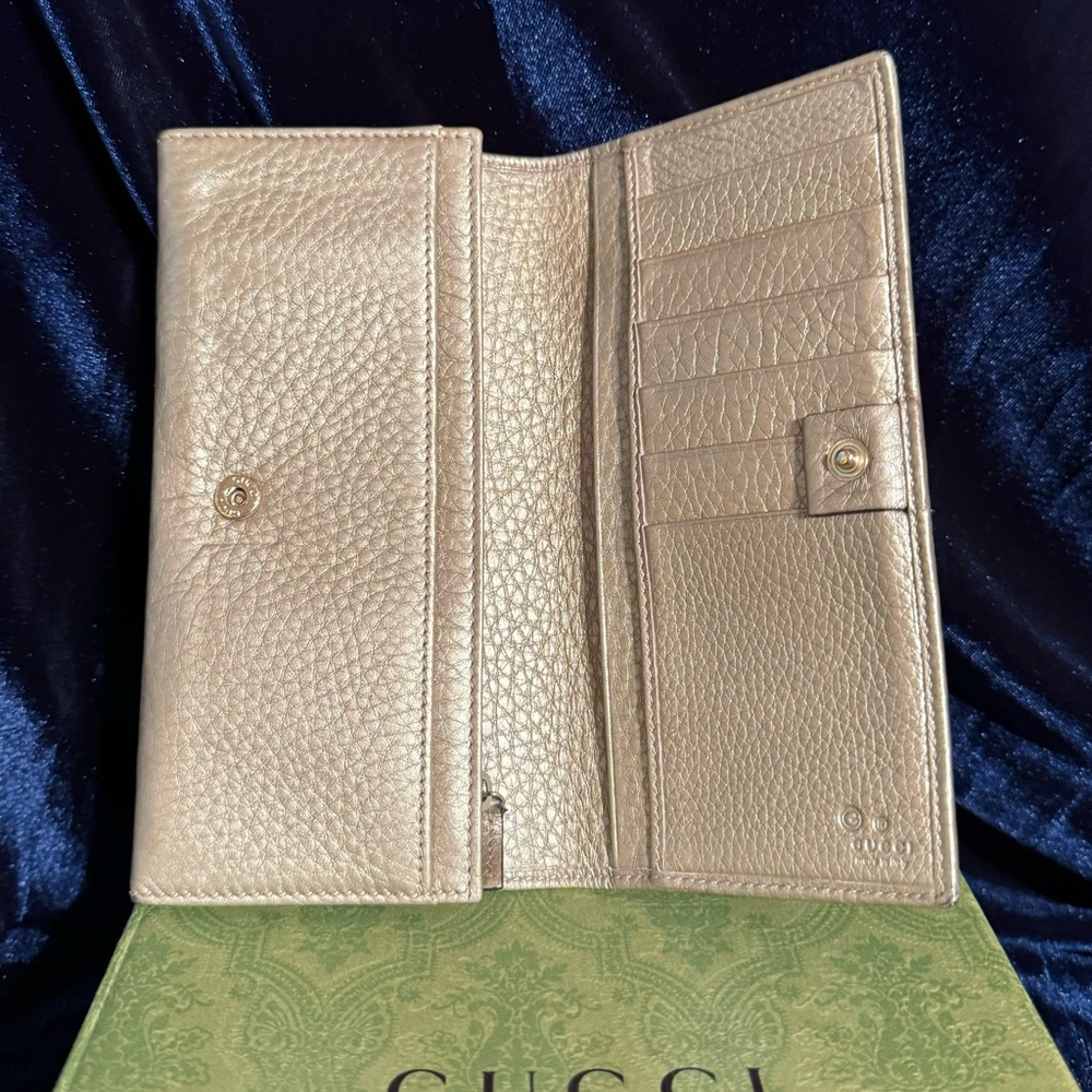 GUCCI Embossed Continental Platinum Leather Wallet - Picture 7 of 16
